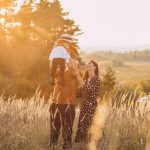 family with their little daughter in an autumn field 1 scaled e1650957963782 Vacaciones de Semana Santa con niños