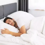 dormir sin almohada 1 Dormir sin almohada, ¿es realmente bueno para el descanso?