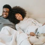 beneficios de dormir en pareja Beneficios de dormir en pareja