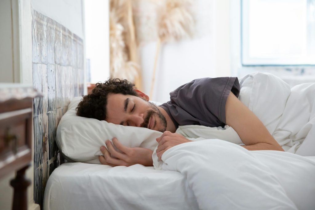 pexels kampus 7556587 Altura correcta almohada